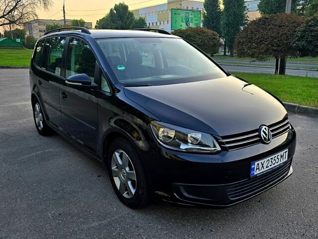 Черный Фольксваген Туран, объемом двигателя 1.6 л и пробегом 248 тыс. км за 10300 $, фото 1 на Automoto.ua