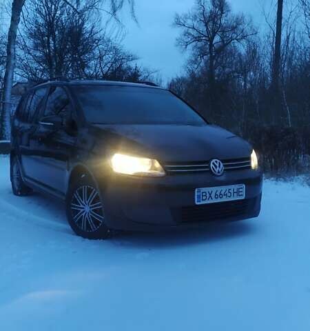 Черный Фольксваген Туран, объемом двигателя 1.6 л и пробегом 268 тыс. км за 9700 $, фото 1 на Automoto.ua