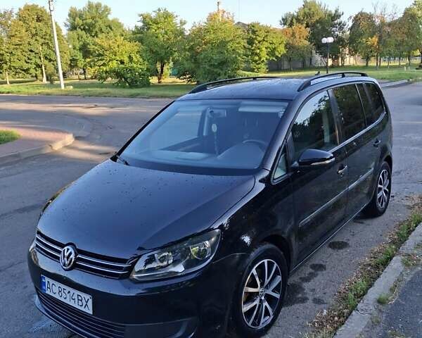 Черный Фольксваген Туран, объемом двигателя 1.6 л и пробегом 285 тыс. км за 10000 $, фото 1 на Automoto.ua