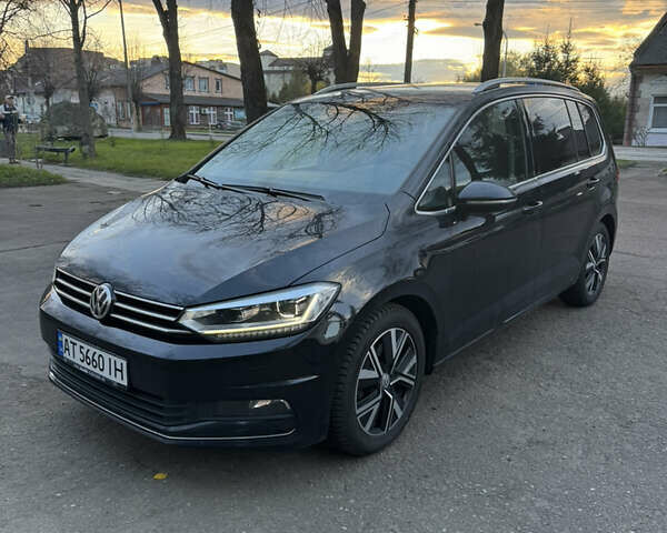 Черный Фольксваген Туран, объемом двигателя 1.97 л и пробегом 289 тыс. км за 17500 $, фото 1 на Automoto.ua