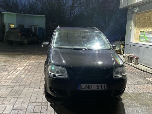 Черный Фольксваген Туран, объемом двигателя 1.9 л и пробегом 495 тыс. км за 2750 $, фото 1 на Automoto.ua