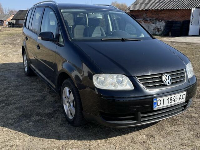 Черный Фольксваген Туран, объемом двигателя 2 л и пробегом 300 тыс. км за 4500 $, фото 1 на Automoto.ua