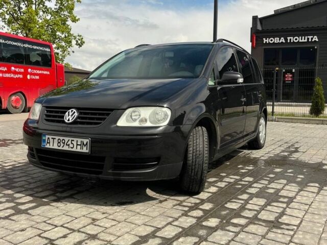 Черный Фольксваген Туран, объемом двигателя 1.6 л и пробегом 329 тыс. км за 4900 $, фото 1 на Automoto.ua