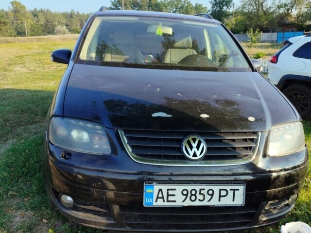 Черный Фольксваген Туран, объемом двигателя 1.9 л и пробегом 320 тыс. км за 2600 $, фото 1 на Automoto.ua