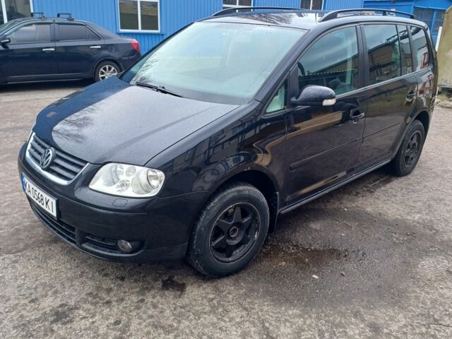 Черный Фольксваген Туран, объемом двигателя 1.9 л и пробегом 450 тыс. км за 4999 $, фото 1 на Automoto.ua