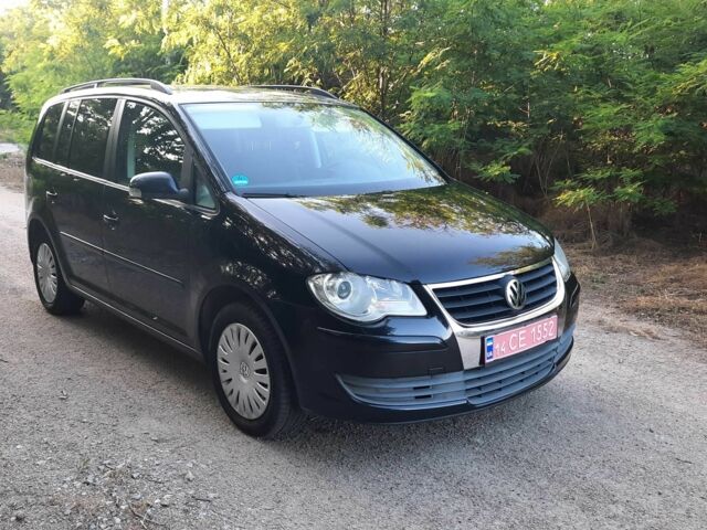 Черный Фольксваген Туран, объемом двигателя 1.6 л и пробегом 138 тыс. км за 7175 $, фото 1 на Automoto.ua