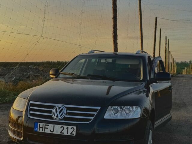 Черный Фольксваген Туран, объемом двигателя 2.5 л и пробегом 318 тыс. км за 4800 $, фото 1 на Automoto.ua
