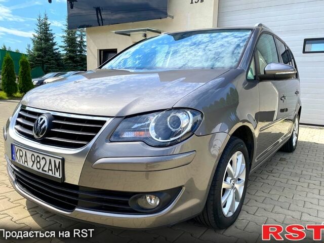 Коричневий Фольксваген Туран, об'ємом двигуна 1.9 л та пробігом 0 тис. км за 2700 $, фото 1 на Automoto.ua