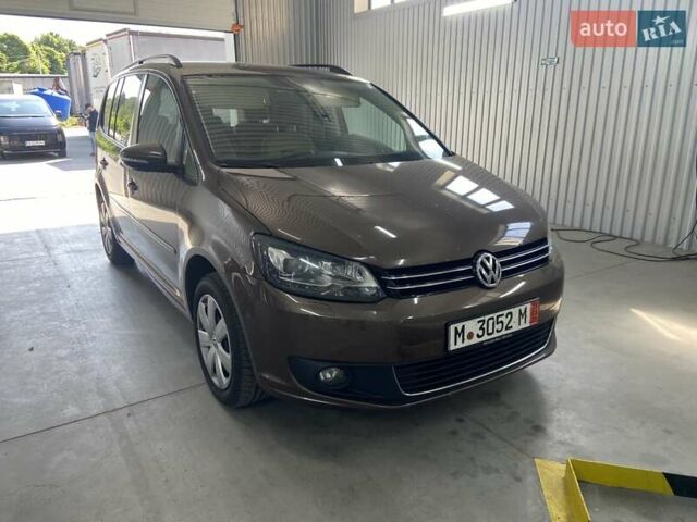 Коричневий Фольксваген Туран, об'ємом двигуна 2 л та пробігом 235 тис. км за 13750 $, фото 1 на Automoto.ua
