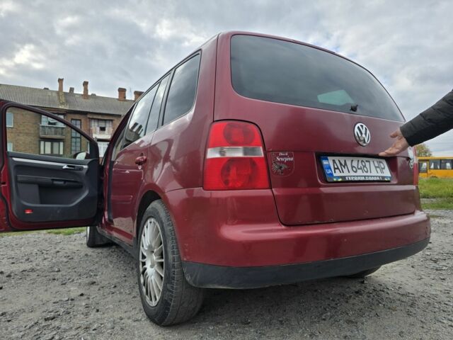 Красный Фольксваген Туран, объемом двигателя 2 л и пробегом 378 тыс. км за 4800 $, фото 1 на Automoto.ua