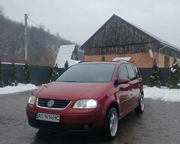 Червоний Фольксваген Туран, об'ємом двигуна 1.9 л та пробігом 340 тис. км за 4750 $, фото 1 на Automoto.ua