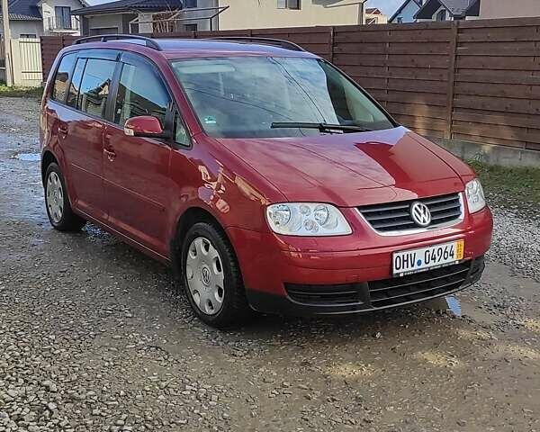 Красный Фольксваген Туран, объемом двигателя 1.6 л и пробегом 177 тыс. км за 5450 $, фото 1 на Automoto.ua