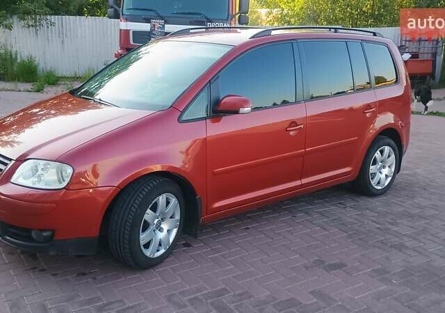 Красный Фольксваген Туран, объемом двигателя 1.97 л и пробегом 281 тыс. км за 6300 $, фото 1 на Automoto.ua