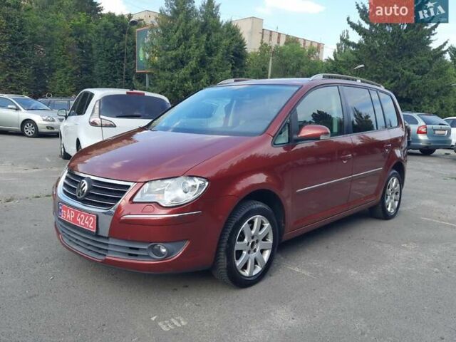 Красный Фольксваген Туран, объемом двигателя 1.4 л и пробегом 254 тыс. км за 6999 $, фото 1 на Automoto.ua