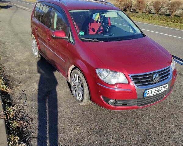 Червоний Фольксваген Туран, об'ємом двигуна 1.97 л та пробігом 300 тис. км за 8200 $, фото 1 на Automoto.ua