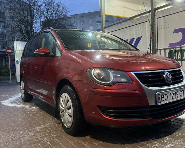 Червоний Фольксваген Туран, об'ємом двигуна 1.97 л та пробігом 273 тис. км за 8500 $, фото 1 на Automoto.ua