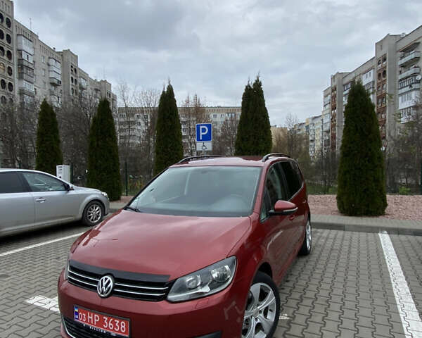 Красный Фольксваген Туран, объемом двигателя 1.4 л и пробегом 219 тыс. км за 9500 $, фото 1 на Automoto.ua