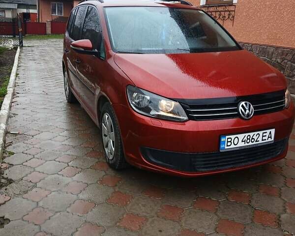 Красный Фольксваген Туран, объемом двигателя 1.6 л и пробегом 230 тыс. км за 10200 $, фото 1 на Automoto.ua