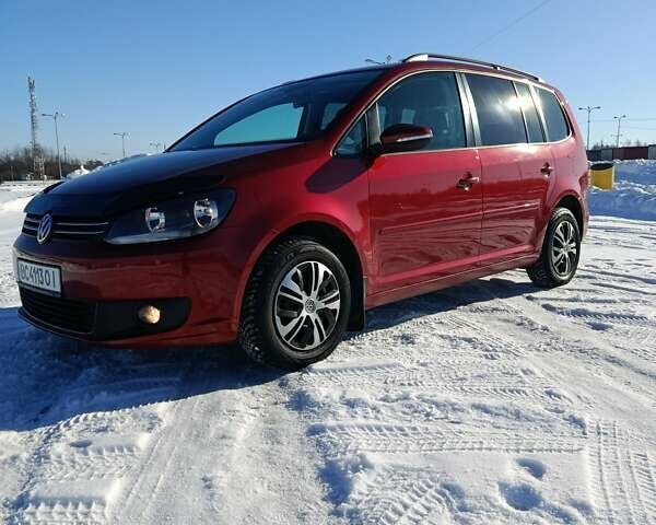 Червоний Фольксваген Туран, об'ємом двигуна 1.6 л та пробігом 204 тис. км за 9350 $, фото 1 на Automoto.ua