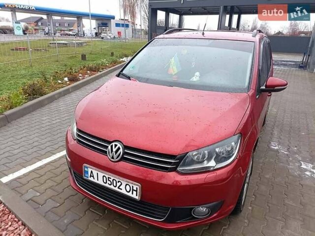 Красный Фольксваген Туран, объемом двигателя 1.6 л и пробегом 318 тыс. км за 7500 $, фото 1 на Automoto.ua