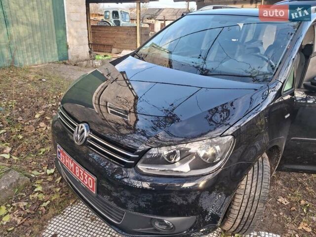 Красный Фольксваген Туран, объемом двигателя 1.6 л и пробегом 220 тыс. км за 12000 $, фото 1 на Automoto.ua