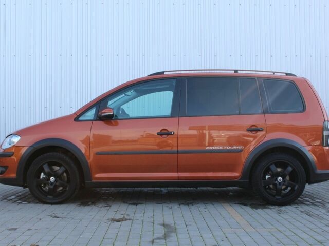 Красный Фольксваген Туран, объемом двигателя 1.4 л и пробегом 220 тыс. км за 8000 $, фото 1 на Automoto.ua