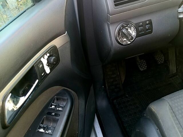 Фольксваген Туран, объемом двигателя 2 л и пробегом 300 тыс. км за 4600 $, фото 1 на Automoto.ua