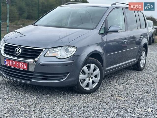 Фольксваген Туран, объемом двигателя 1.6 л и пробегом 211 тыс. км за 8200 $, фото 1 на Automoto.ua
