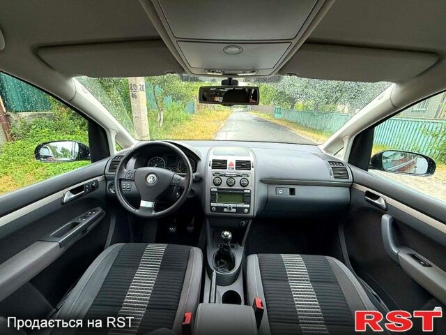 Фольксваген Туран, объемом двигателя 1.6 л и пробегом 157 тыс. км за 8700 $, фото 1 на Automoto.ua