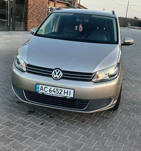 Желтый Фольксваген Туран, объемом двигателя 2 л и пробегом 259 тыс. км за 10600 $, фото 1 на Automoto.ua