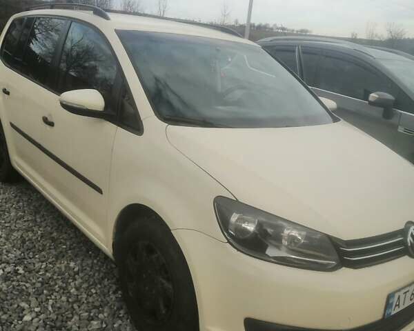 Желтый Фольксваген Туран, объемом двигателя 1.6 л и пробегом 250 тыс. км за 7000 $, фото 1 на Automoto.ua