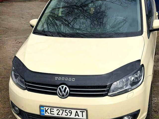 Желтый Фольксваген Туран, объемом двигателя 1.6 л и пробегом 255 тыс. км за 10400 $, фото 1 на Automoto.ua