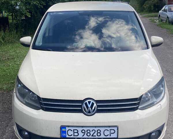 Фольксваген Туран 2013 в Чернигове на Automoto.ua Желтый Фольксваген Туран, объемом двигателя 1.6 л и пробегом 360 тыс. км за 7500 $, фото 1 на Automoto.ua