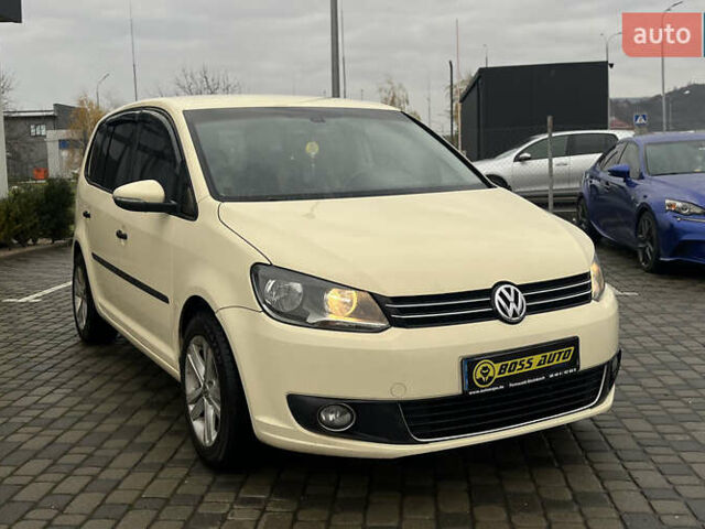 Желтый Фольксваген Туран, объемом двигателя 1.97 л и пробегом 213 тыс. км за 8990 $, фото 1 на Automoto.ua