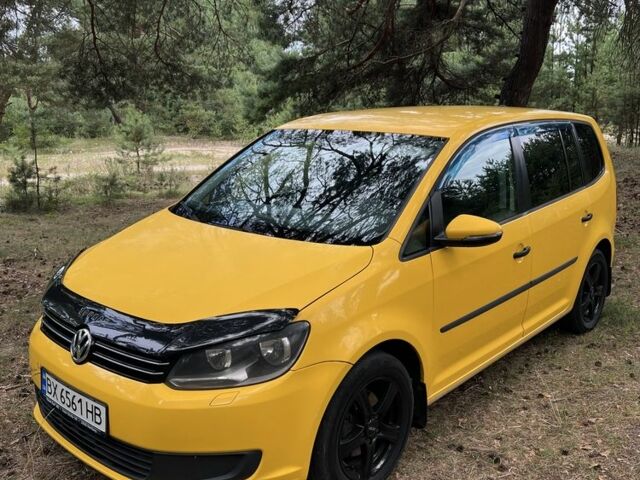 Жовтий Фольксваген Туран, об'ємом двигуна 2 л та пробігом 330 тис. км за 8500 $, фото 1 на Automoto.ua