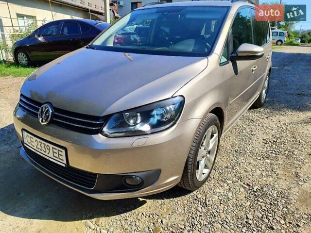 Желтый Фольксваген Туран, объемом двигателя 2 л и пробегом 214 тыс. км за 12500 $, фото 1 на Automoto.ua