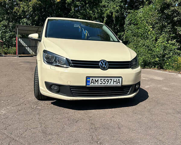 Желтый Фольксваген Туран, объемом двигателя 1.97 л и пробегом 336 тыс. км за 9599 $, фото 1 на Automoto.ua