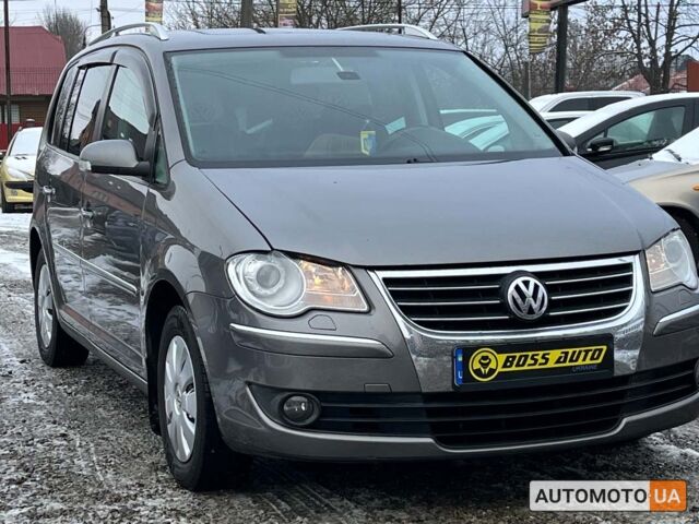 Серый Фольксваген Туран, объемом двигателя 1.4 л и пробегом 242 тыс. км за 7950 $, фото 1 на Automoto.ua