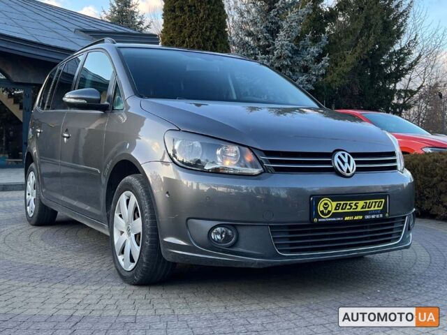 Серый Фольксваген Туран, объемом двигателя 1.6 л и пробегом 211 тыс. км за 11500 $, фото 1 на Automoto.ua