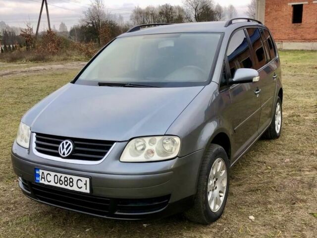 Серый Фольксваген Туран, объемом двигателя 2 л и пробегом 350 тыс. км за 5499 $, фото 1 на Automoto.ua