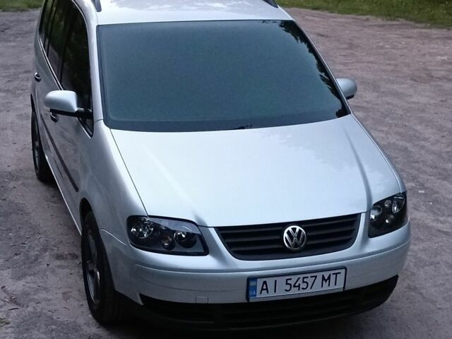 Серый Фольксваген Туран, объемом двигателя 1.6 л и пробегом 250 тыс. км за 5490 $, фото 1 на Automoto.ua