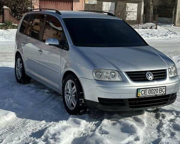 Серый Фольксваген Туран, объемом двигателя 1.6 л и пробегом 221 тыс. км за 4700 $, фото 1 на Automoto.ua
