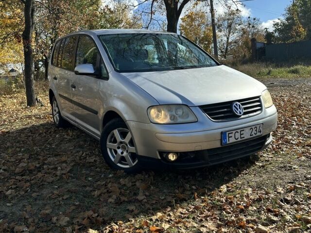 Серый Фольксваген Туран, объемом двигателя 2 л и пробегом 321 тыс. км за 2300 $, фото 1 на Automoto.ua