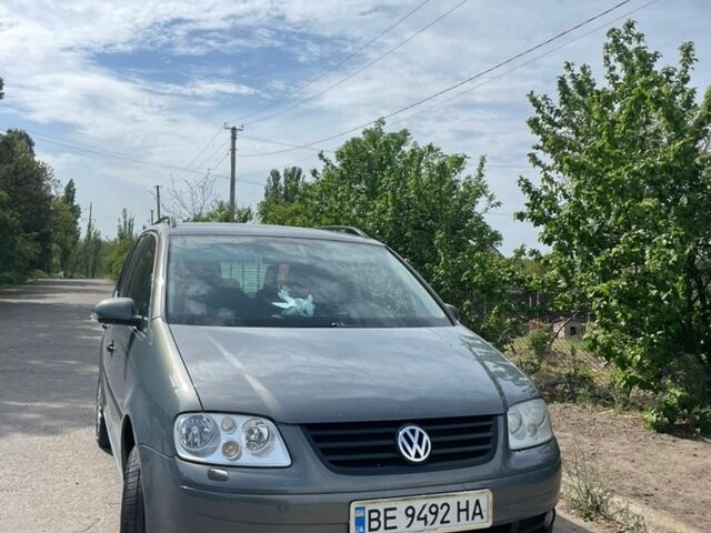 Сірий Фольксваген Туран, об'ємом двигуна 1.6 л та пробігом 239 тис. км за 5500 $, фото 1 на Automoto.ua