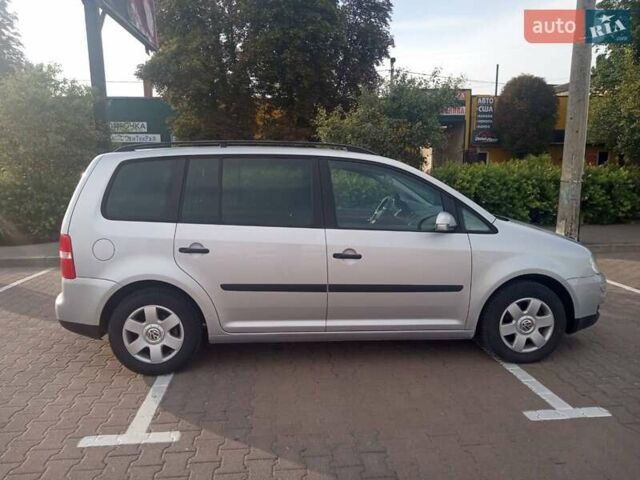 Серый Фольксваген Туран, объемом двигателя 1.6 л и пробегом 188 тыс. км за 5999 $, фото 1 на Automoto.ua