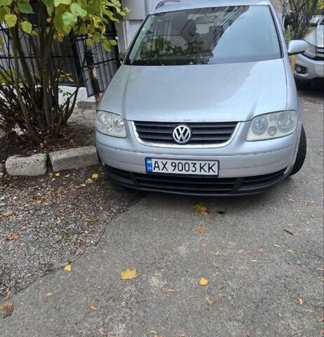 Серый Фольксваген Туран, объемом двигателя 1.6 л и пробегом 265 тыс. км за 5100 $, фото 1 на Automoto.ua