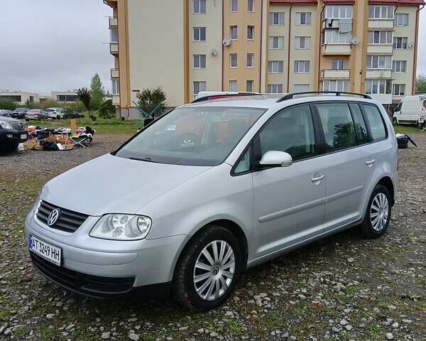 Серый Фольксваген Туран, объемом двигателя 1.6 л и пробегом 237 тыс. км за 4990 $, фото 1 на Automoto.ua