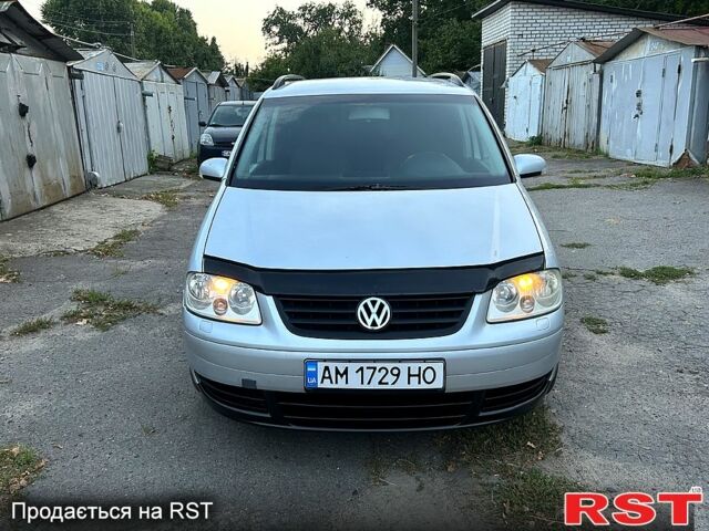 Сірий Фольксваген Туран, об'ємом двигуна 1.6 л та пробігом 257 тис. км за 5400 $, фото 1 на Automoto.ua