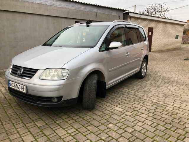 Серый Фольксваген Туран, объемом двигателя 2 л и пробегом 380 тыс. км за 5700 $, фото 1 на Automoto.ua