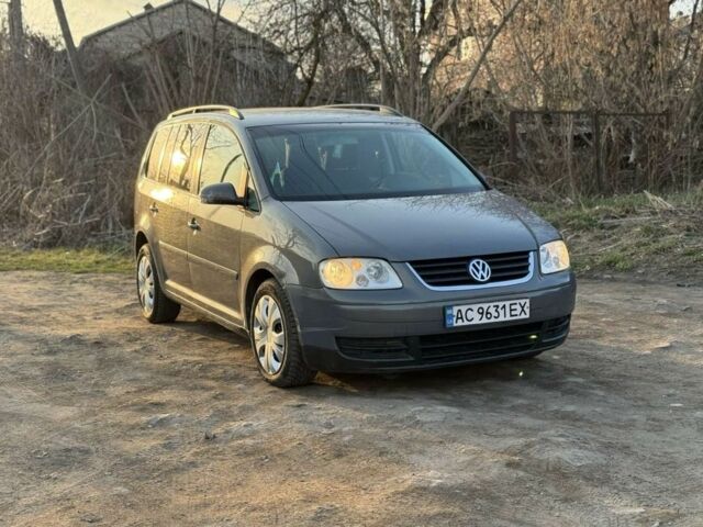 Сірий Фольксваген Туран, об'ємом двигуна 1.6 л та пробігом 250 тис. км за 3700 $, фото 1 на Automoto.ua